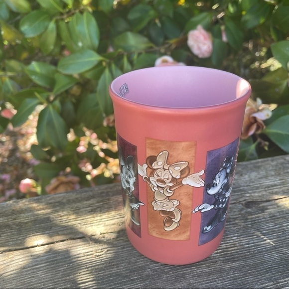 DISNEY Minnie Mouse Official Disneyland Pink Mug - Picture 2 of 5